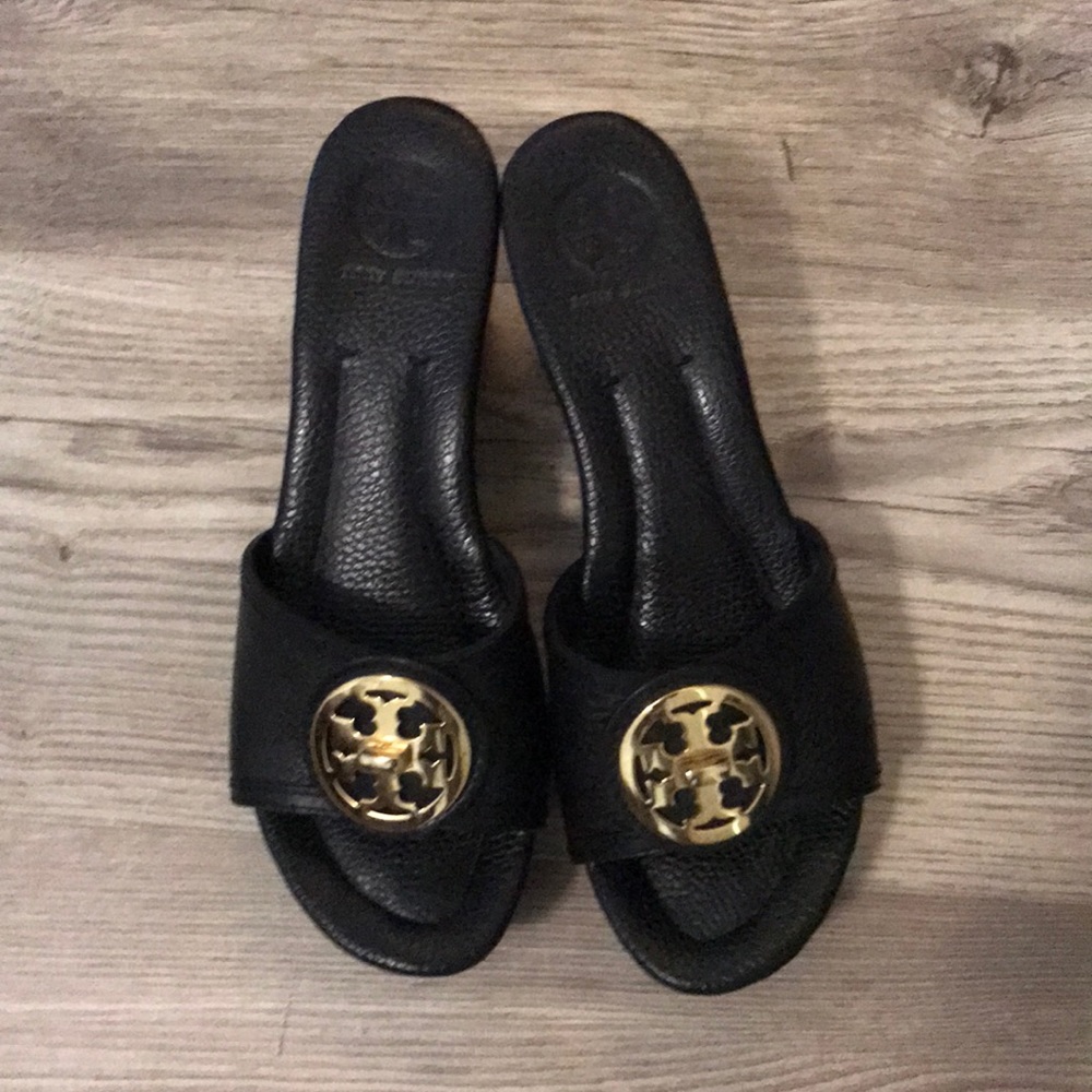 Heeled wedge slide